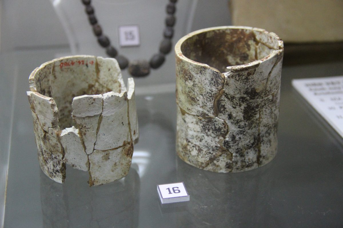 Hetian Jade Old-Style Bracelet · Vintage · 12-14mm